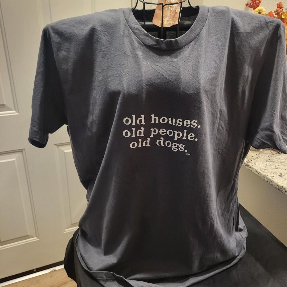 2XL-Old houses, old people, old dogs.